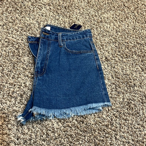 NWT FOREVER 21 denim shorts - Picture 2 of 6
